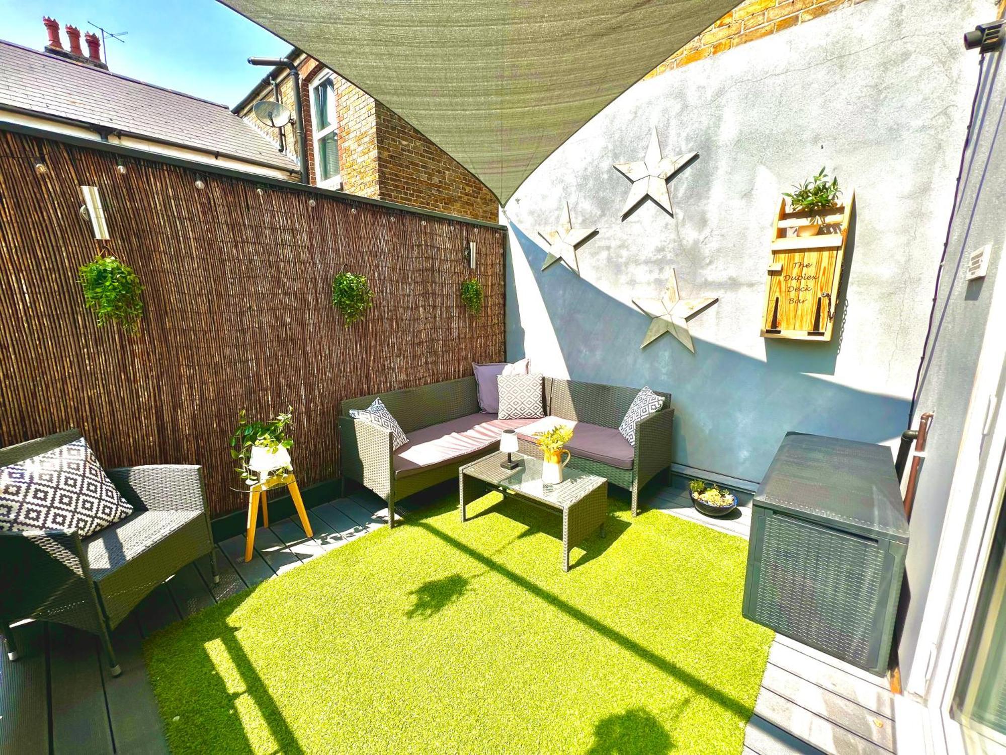 The Duplex Margate With Deck & Living Space Air Conditioning Екстер'єр фото